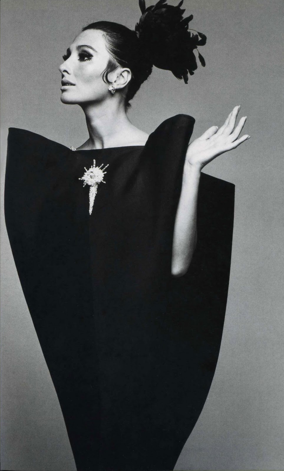 1967 Balenciaga haute couture  Vintage fashion photography, Balenciaga  vintage, Spanish fashion
